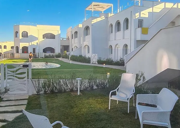 White Oasis - Piscina E Ombrellone In Seconda Fila Incluso Марчелли
